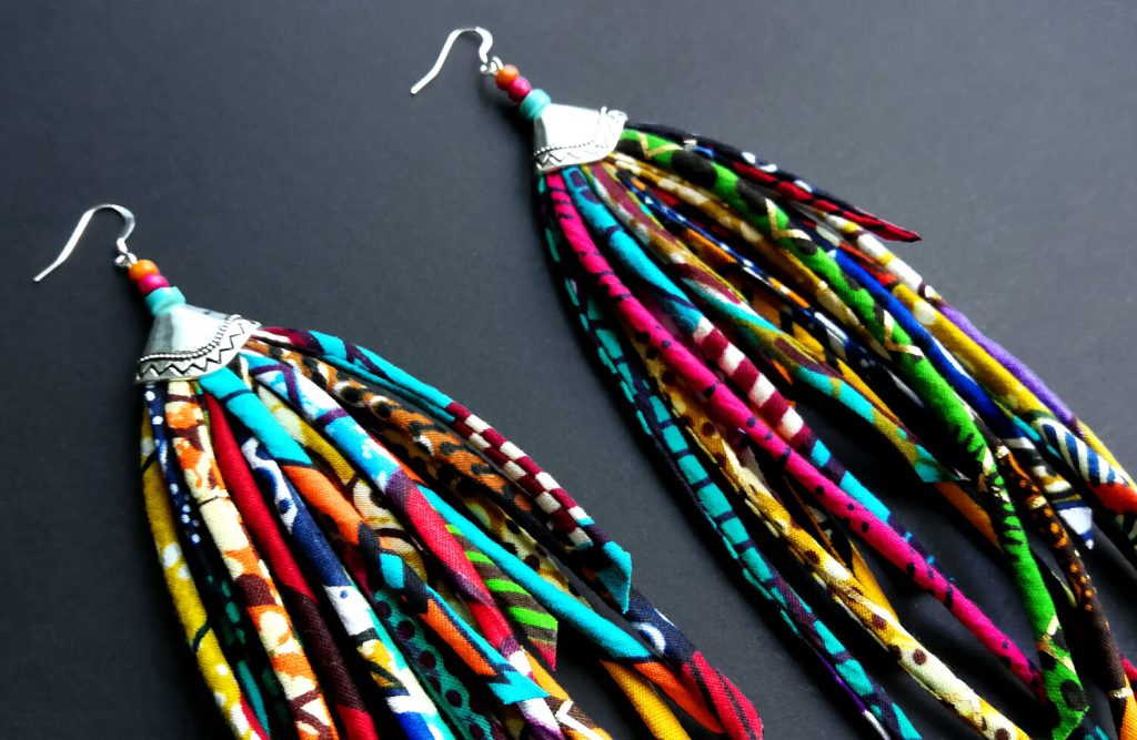 Pendientes de flecos de wax multicolor y plata tibetana, ganchos de plata de ley 925