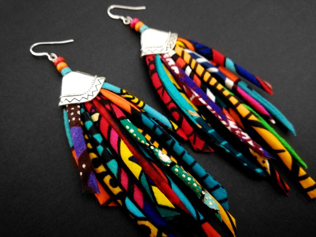 Pendientes de flecos de wax multicolor y plata tibetana, ganchos de plata de ley 925