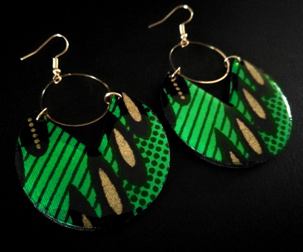 Pendientes geométricos de madera y tela a elegir