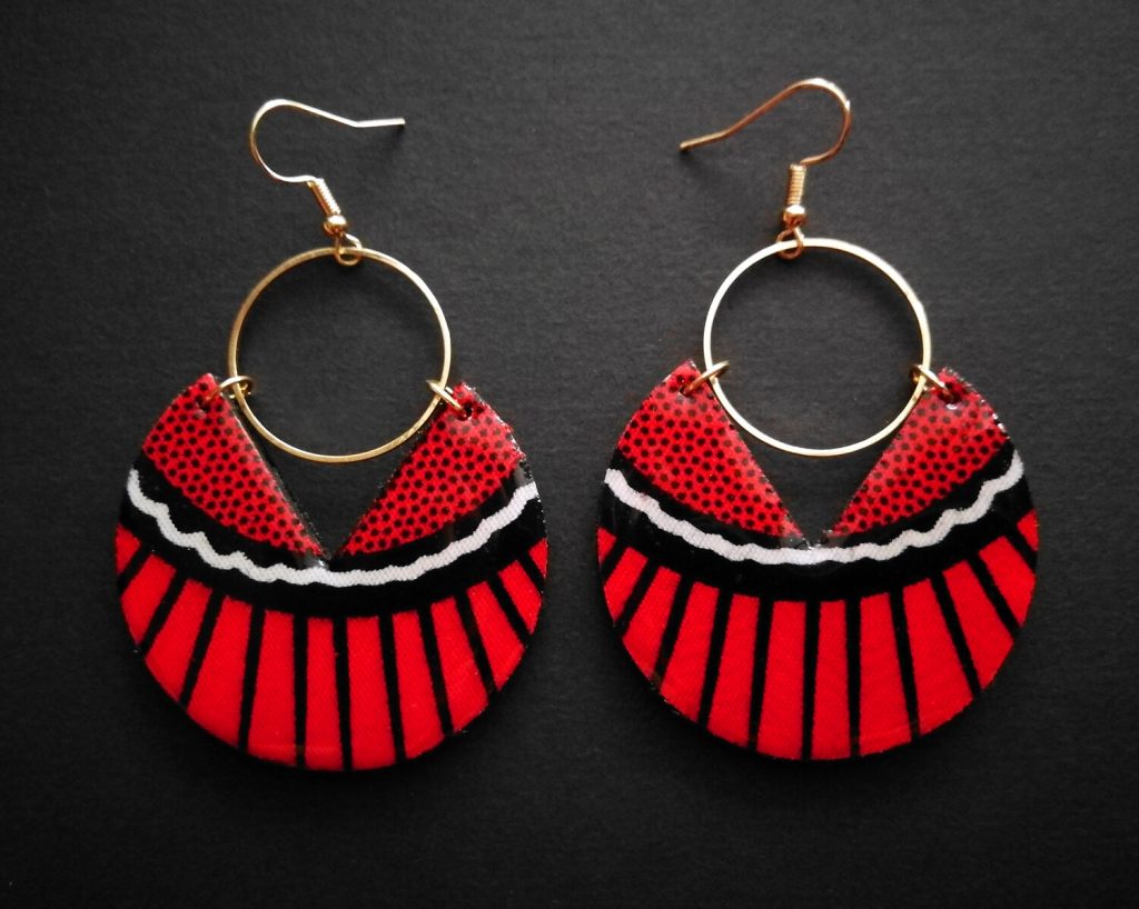 Pendientes geométricos de madera y tela a elegir