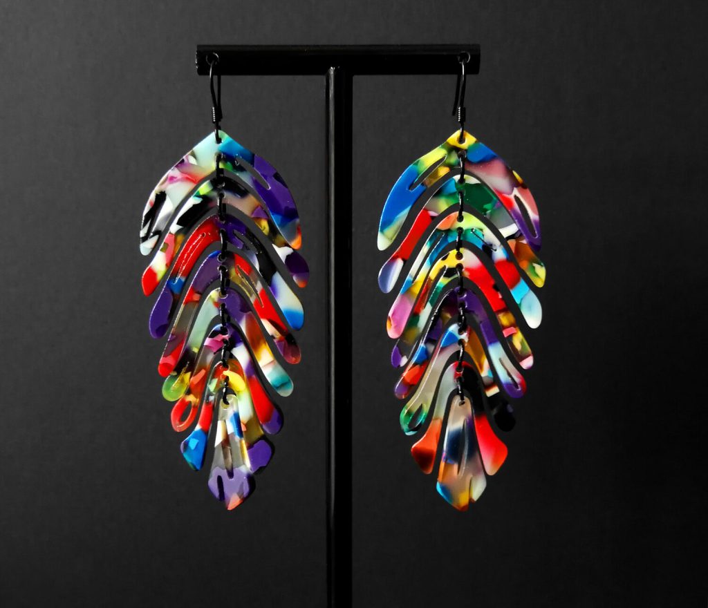 Pendientes de plumas / hojas de resina y acero inoxidable - 3 modelos a elegir