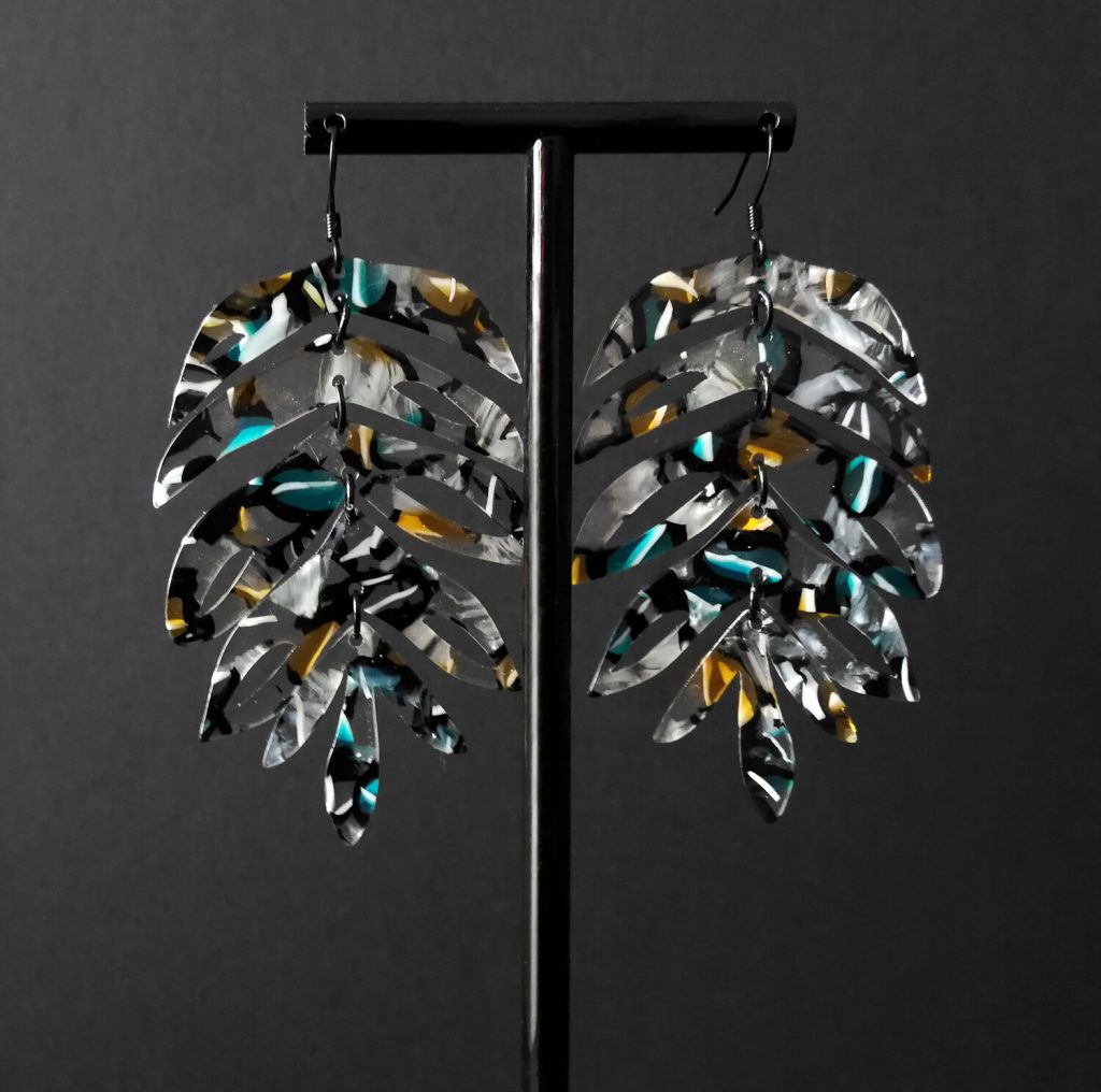 Pendientes de plumas / hojas de resina y acero inoxidable - 3 modelos a elegir