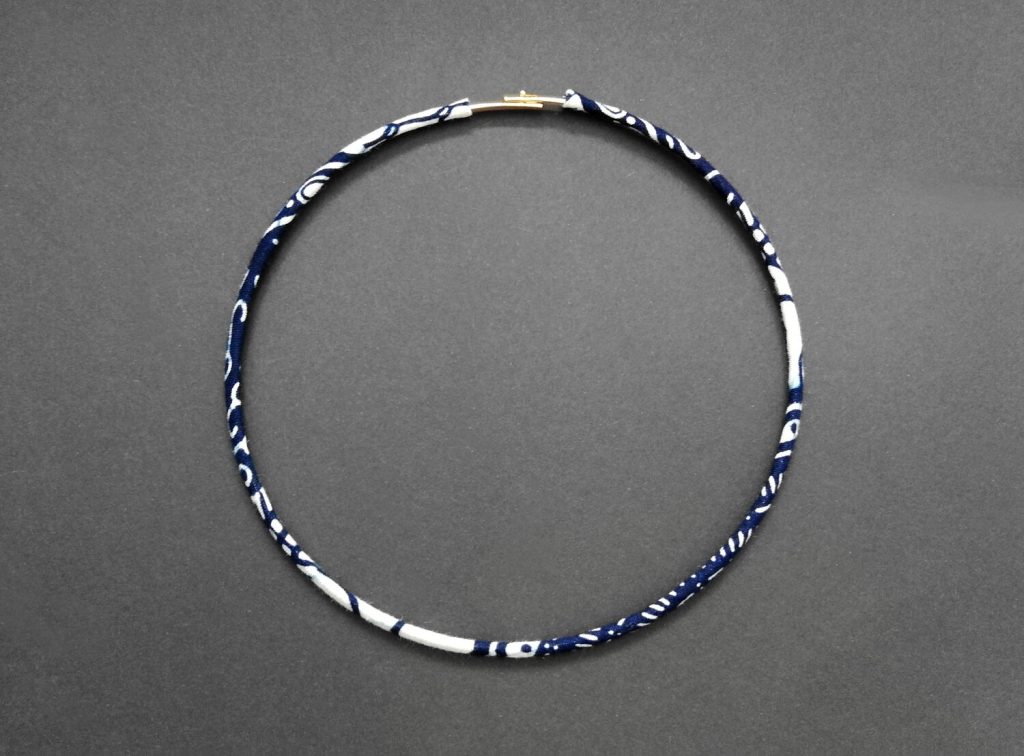 Collana girocollo sottile - larga 5 mm - personalizzata nel tessuto che preferisci