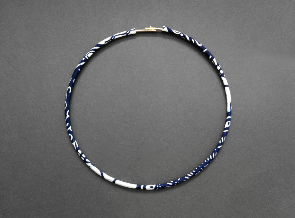 Collana girocollo sottile - larga 5 mm - personalizzata nel tessuto che preferisci