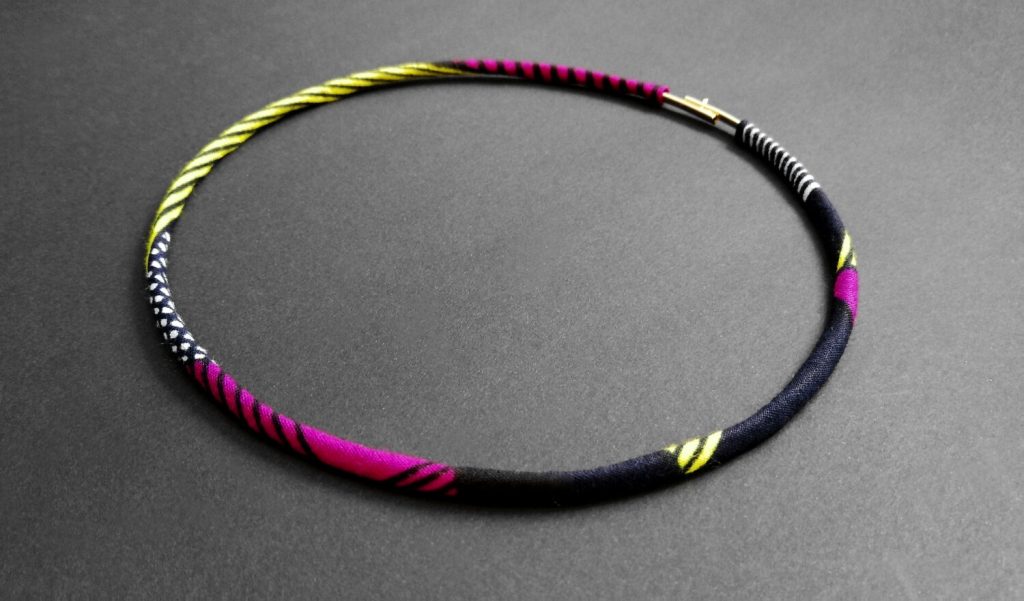 Collana girocollo sottile - larga 5 mm - personalizzata nel tessuto che preferisci