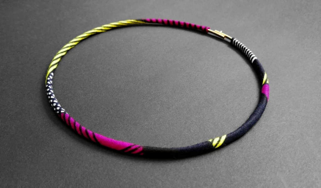 Collana girocollo sottile - larga 5 mm - personalizzata nel tessuto che preferisci