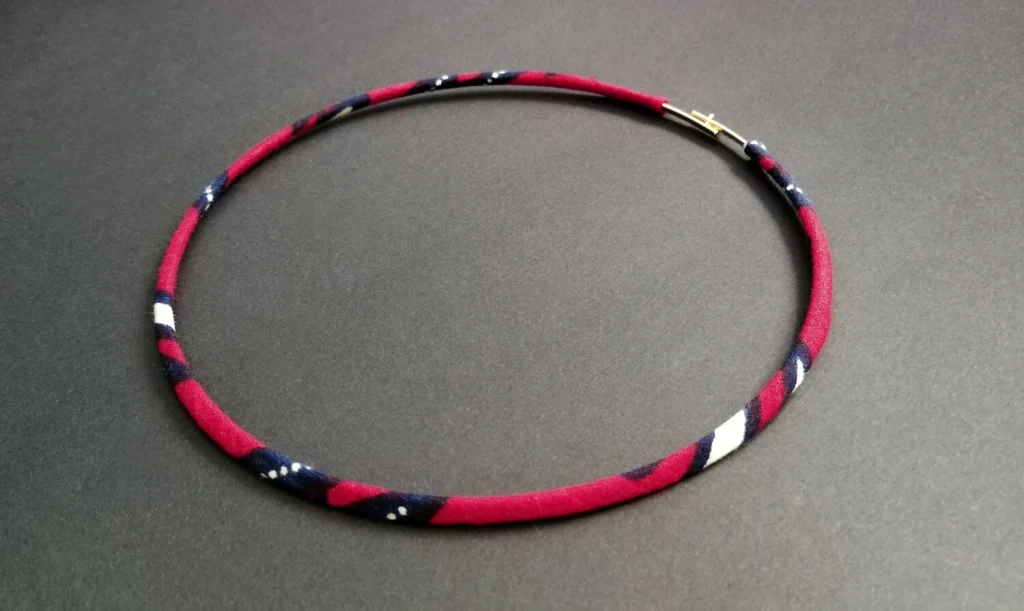 Collana girocollo sottile - larga 5 mm - personalizzata nel tessuto che preferisci