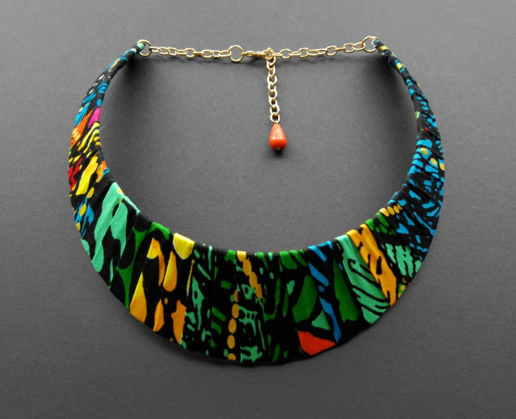 Collana a plastron larga in wax 195, pezzo unico, foto 2