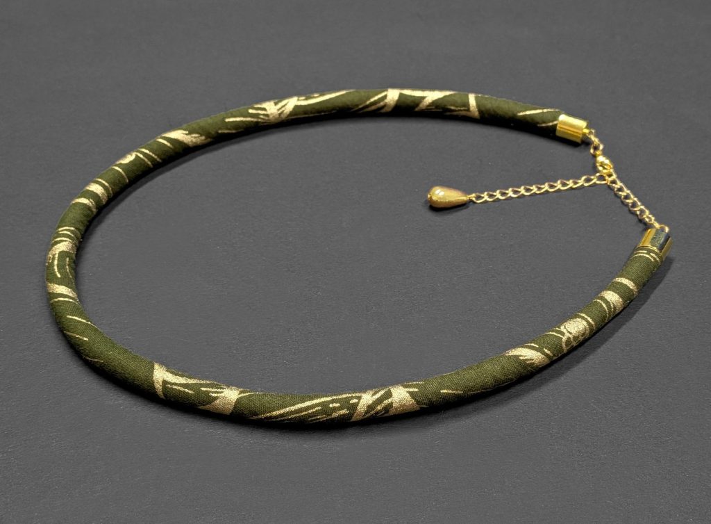Collana regolabile in wax 28, pezzo unico
