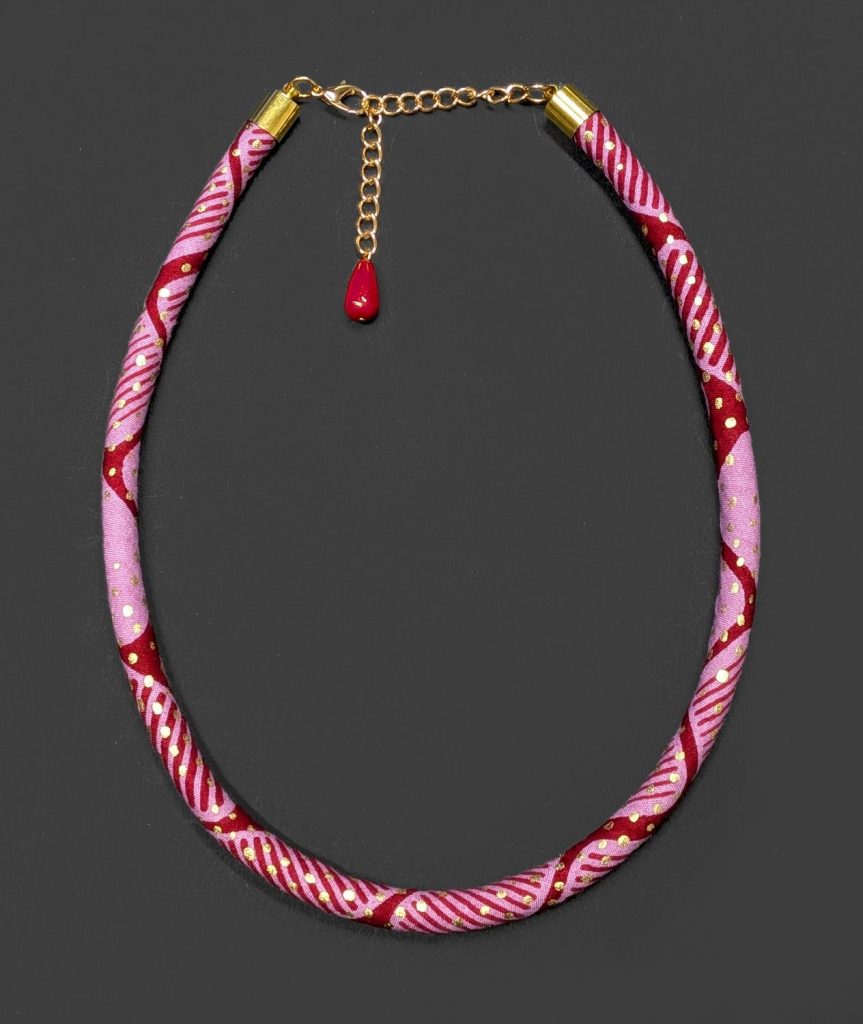 Collana regolabile in wax 34, pezzo unico