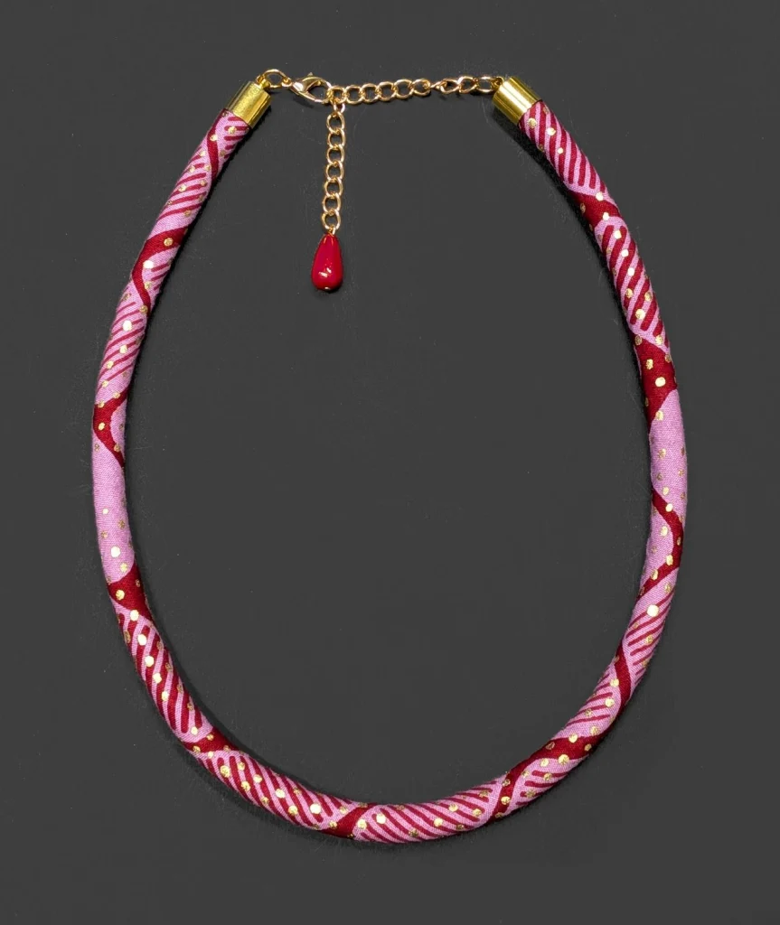 Collana regolabile in wax 34, pezzo unico
