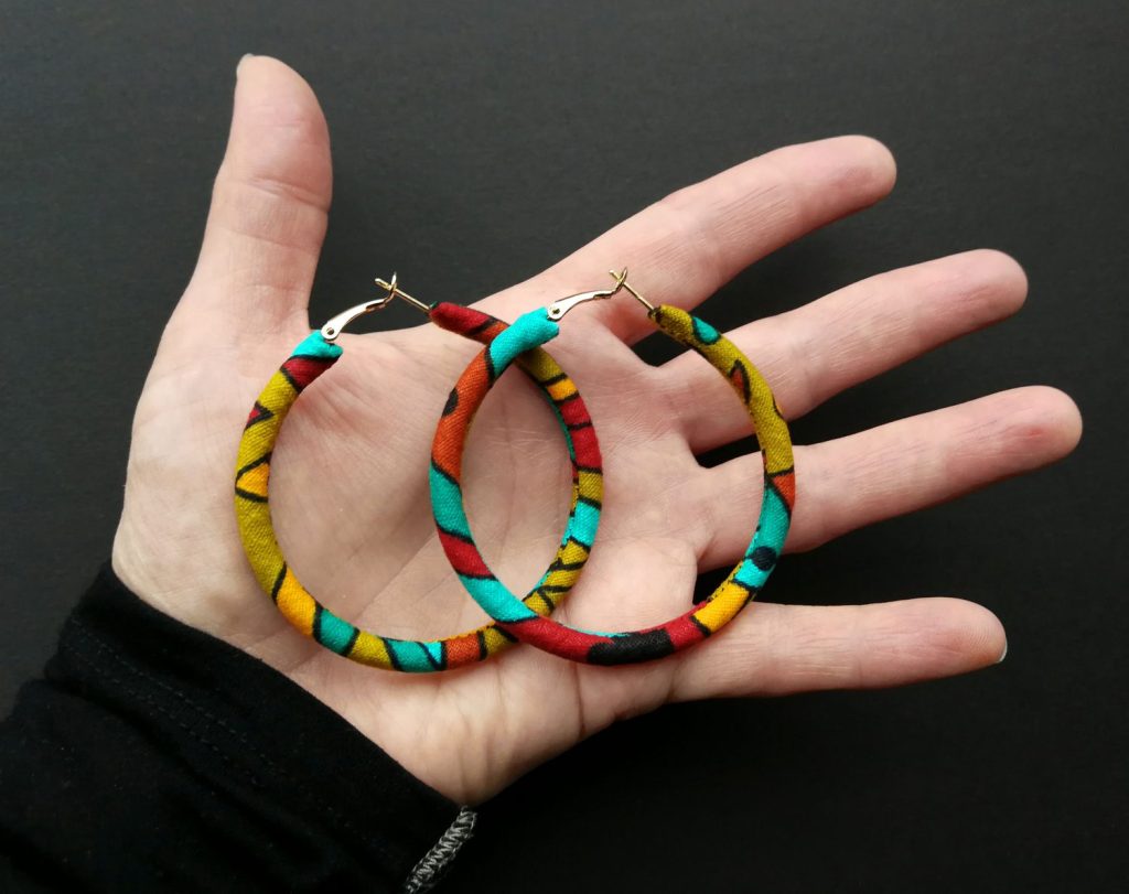 Wide 6 cm fabric hoop earrings, lever-back clasp, wax 237