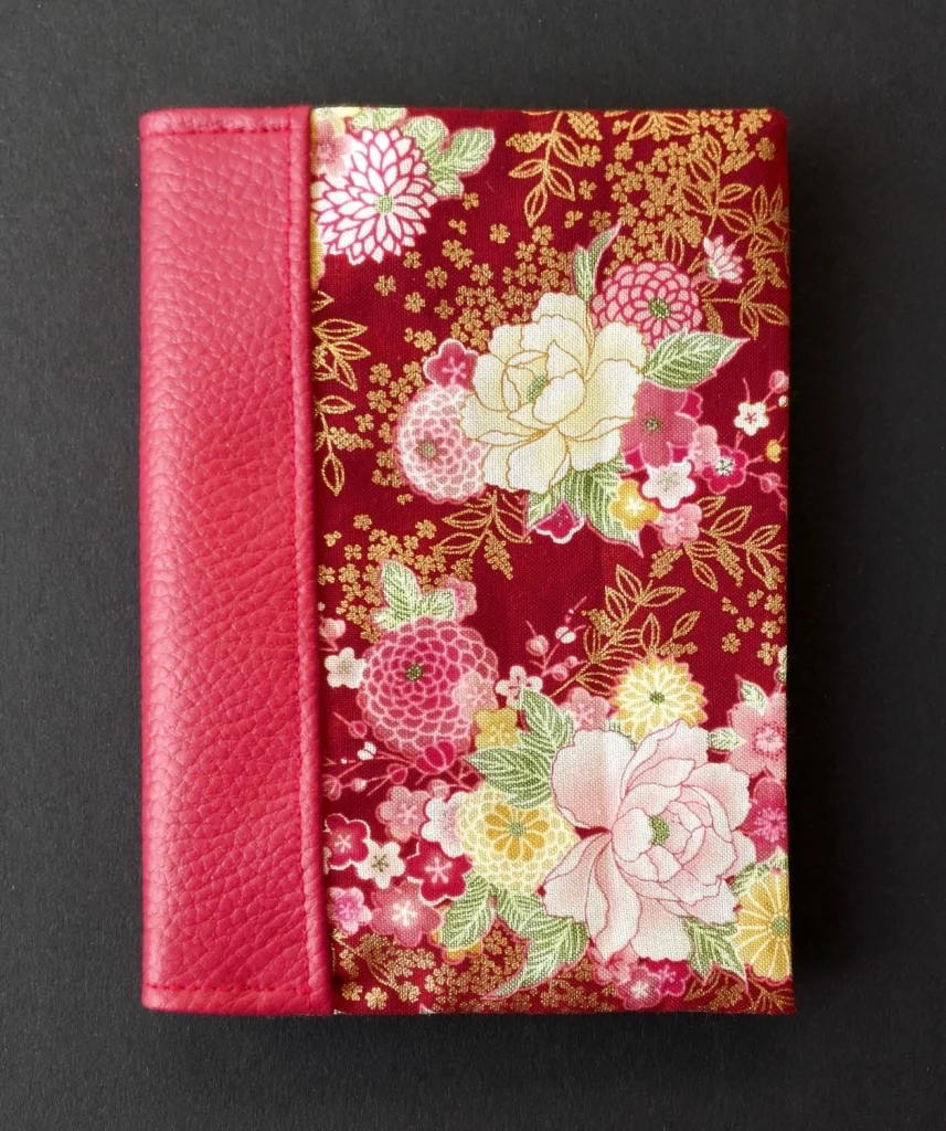 Porta passaporto personalizzato in tessuto wax, retro rosa